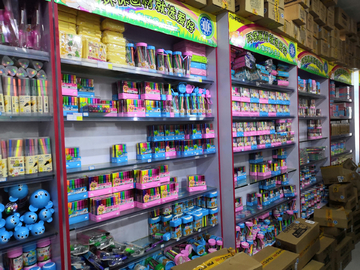 学生学习文化用品与家用电器的智能化融合